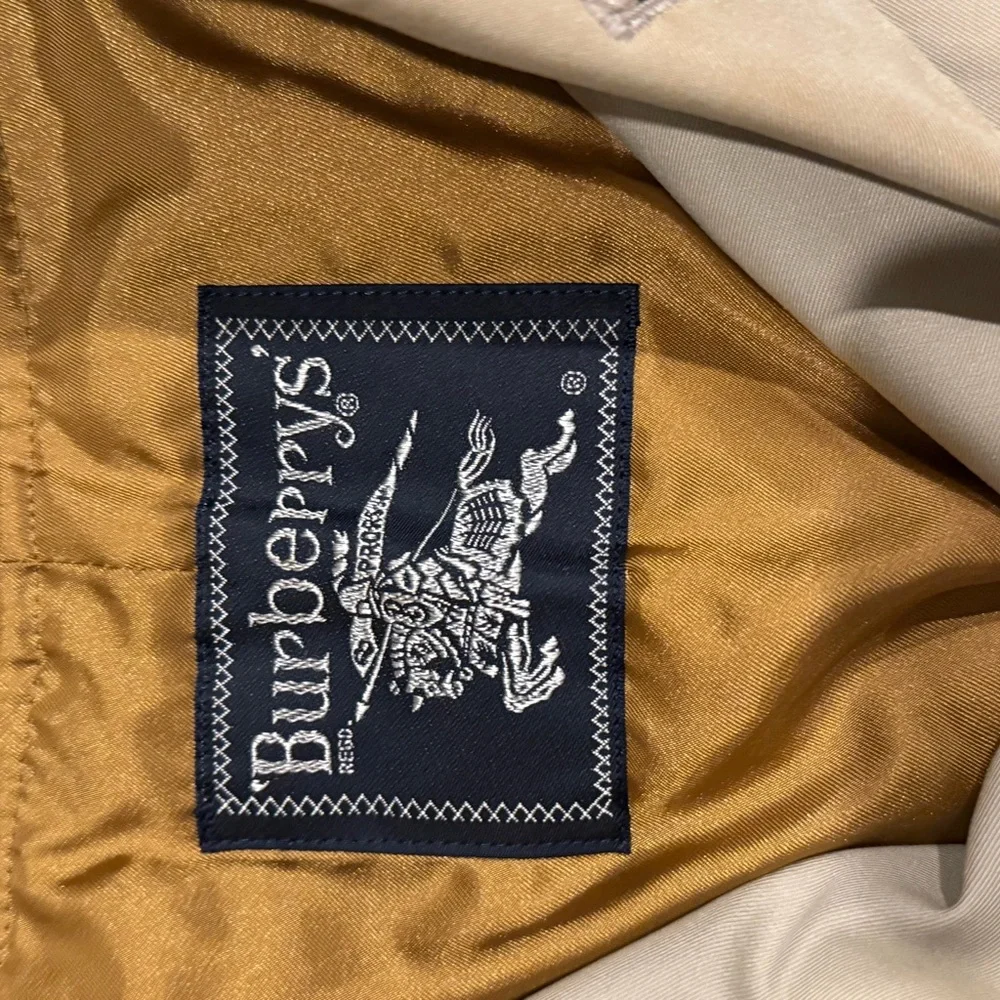 Burberry ClassicTrench Coat - Picture 2 of 5